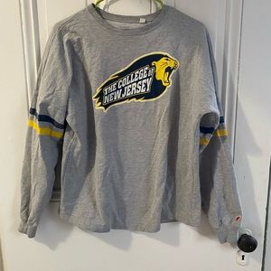 The College of New Jersey long sleeve shirt, size small.